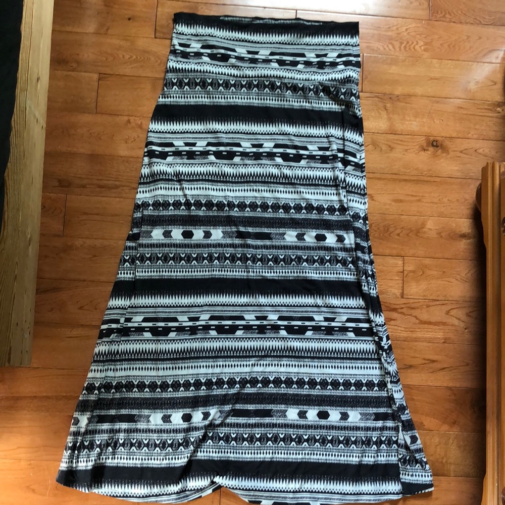 Mossimo maxi skirt size large